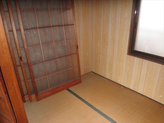 すっかり片付いた茨木市内の実家の和室