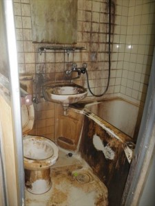 浴室の特殊清掃　大阪の遺品整理・生前整理トリプルエス